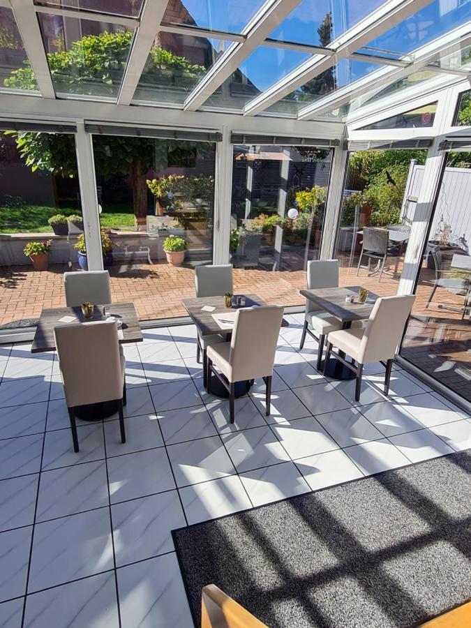 Airport Hotel Karsten Kolonia Zewnętrze zdjęcie