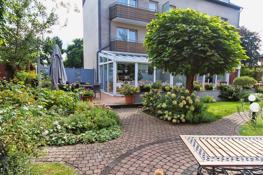 Airport Hotel Karsten Kolonia Zewnętrze zdjęcie