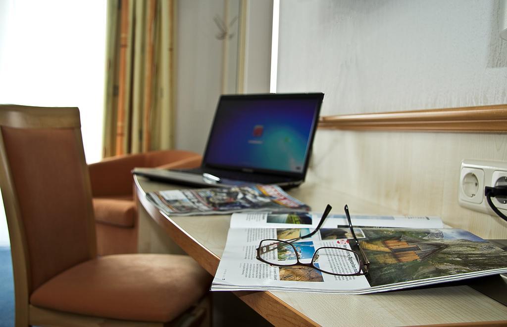 Airport Hotel Karsten Kolonia Zewnętrze zdjęcie
